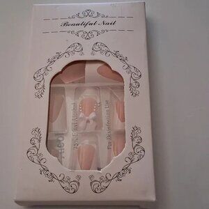 beautiful nail press on. very elegant bow and pearls.
